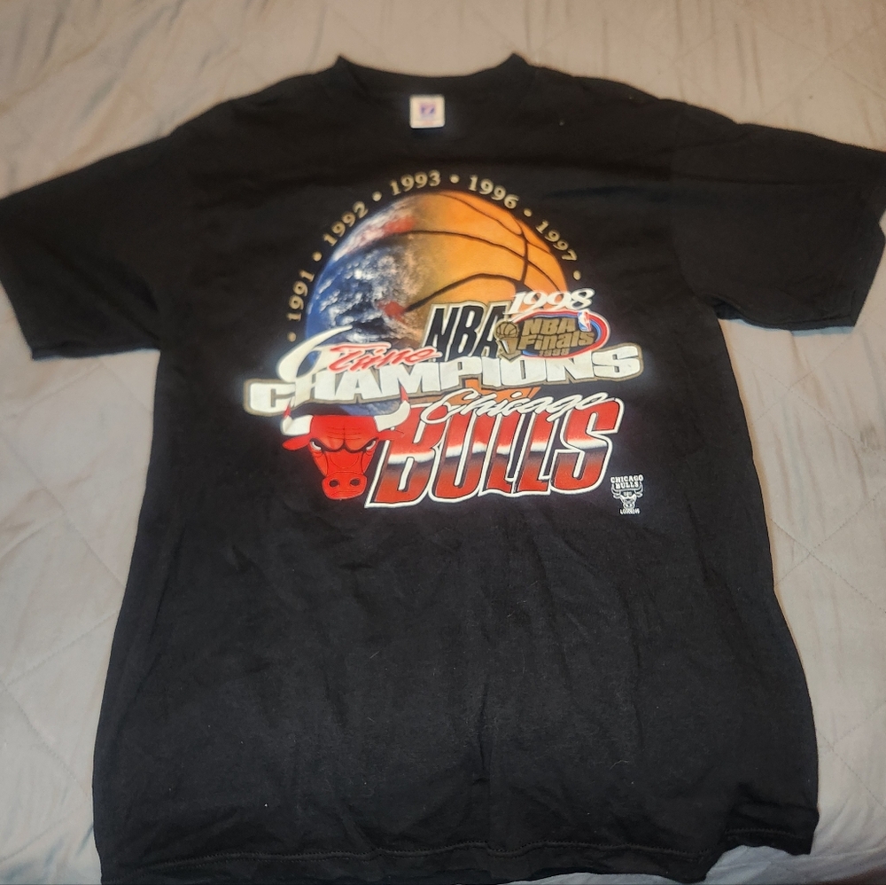 Vintage 1998 Chicago Bulls 6 Time NBA Champions Logo 7 T Shirt Basketball Size L
